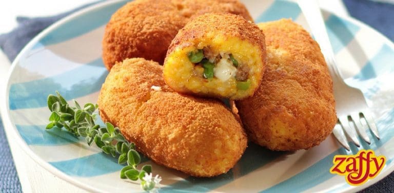Crocchette di riso e zafferano con piselli